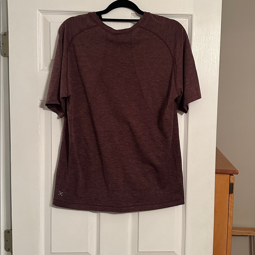 Lululemon Men's Metal Vent Short Sleeve Shirt - Picture 2 of 5